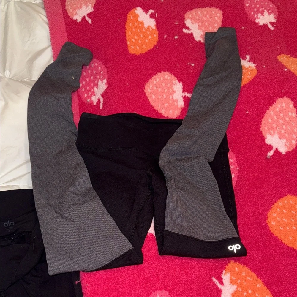 ALO Yoga Leggings Bundle Set - Black. Tan, Gray, and Green - Picture 4 of 7